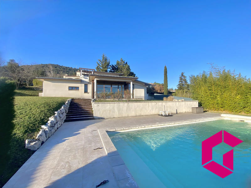 Maison - 174 m² - 5 pièces