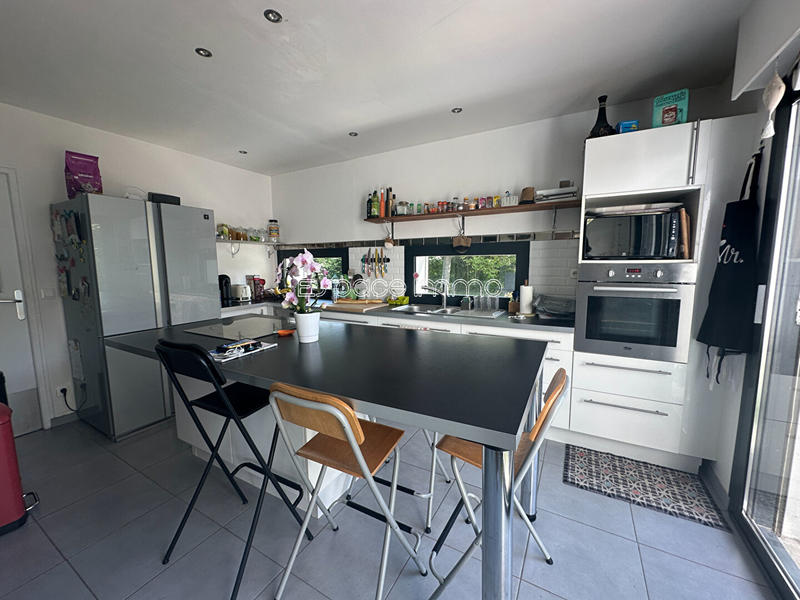 Maison - 137 m² - 6 pièces