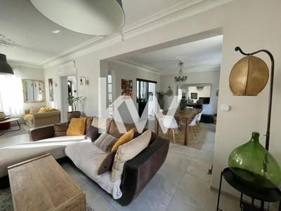 Demeure - 158 m² - 8 pièces