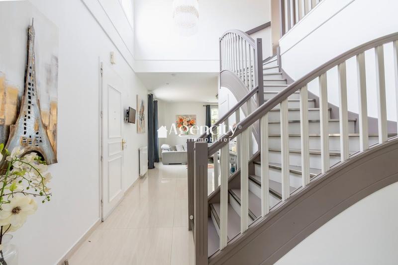 Maison - 190 m² - 7 pièces