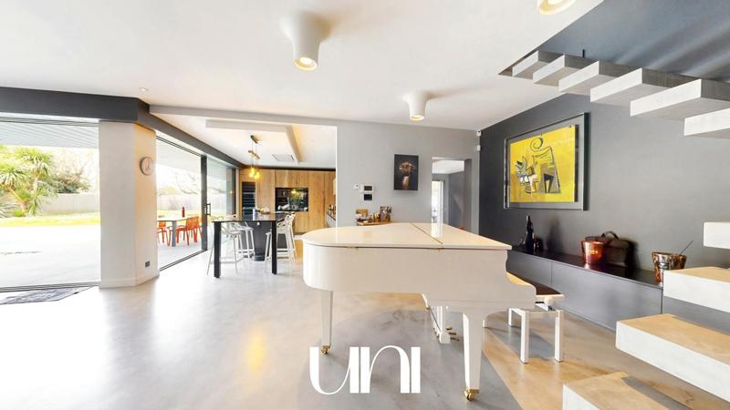 Maison - 316 m² - 8 pièces