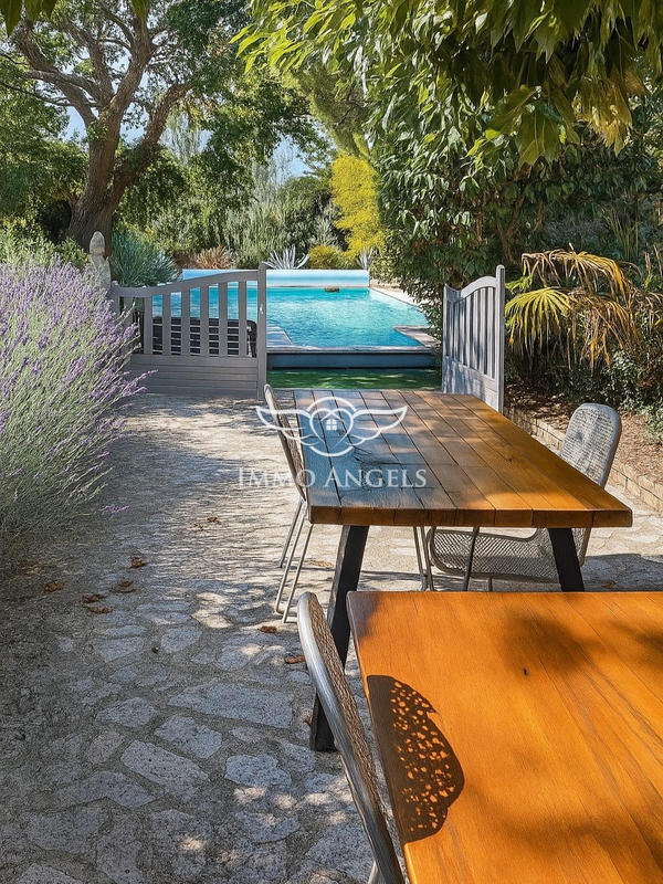 Maison - 255 m² - 10 pièces