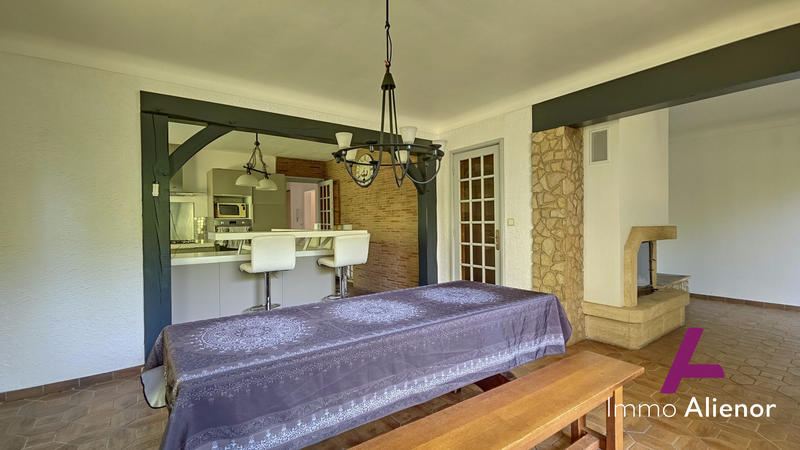 Maison - 215 m² - 9 pièces