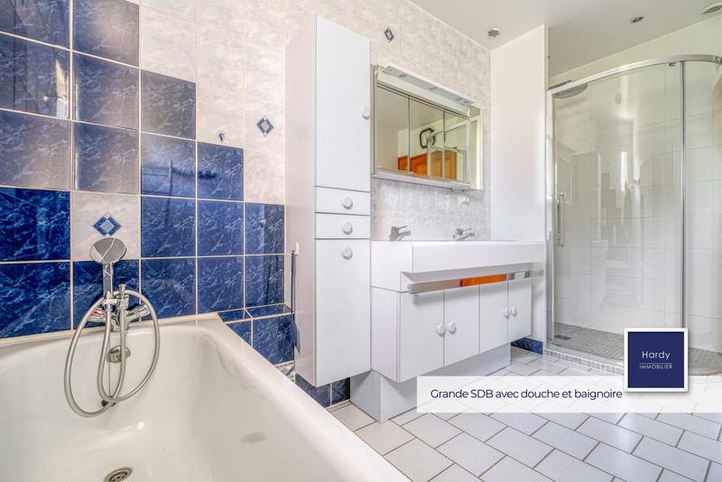 Maison - 137 m² - 7 pièces