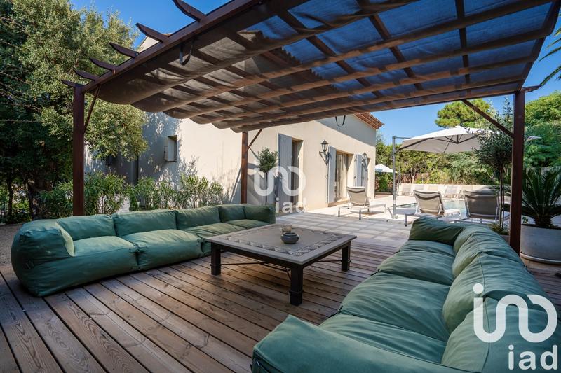 Maison - 220 m² - 6 pièces