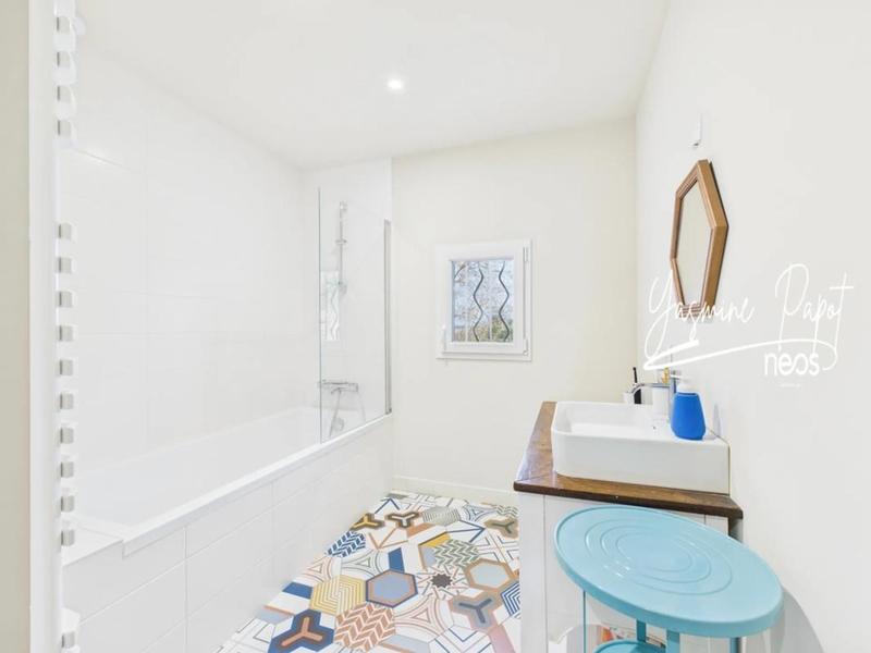 Maison - 220 m² - 8 pièces