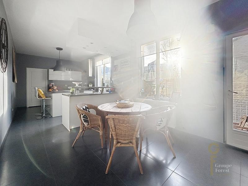 Maison - 210 m² - 6 pièces