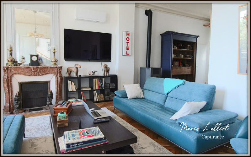 Maison - 370 m² - 11 pièces