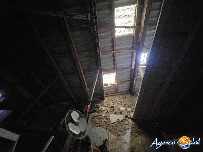 Parking / Garage - 64 m²