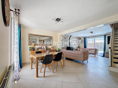 Maison - 90 m² - 5 pièces