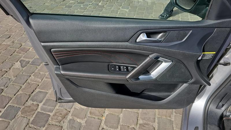 Peugeot 308 II 1.2 PureTech 130 Eat6 Gt-Line