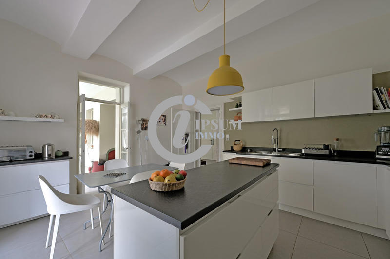 Maison - 303 m² - 6 pièces