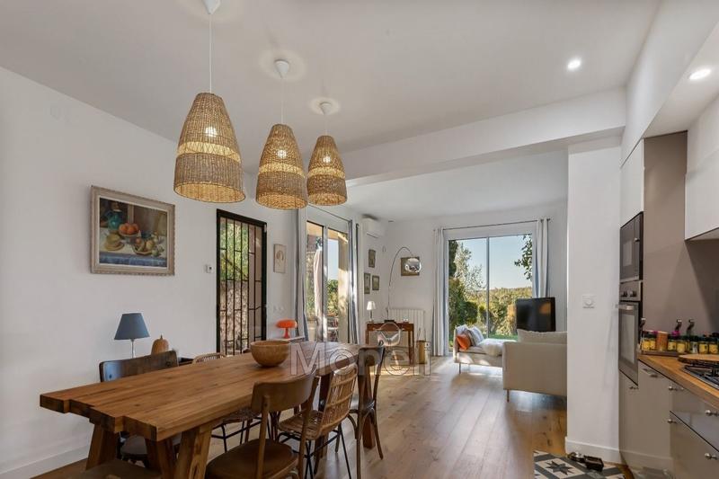 Propriété - 350 m² - 9 pièces