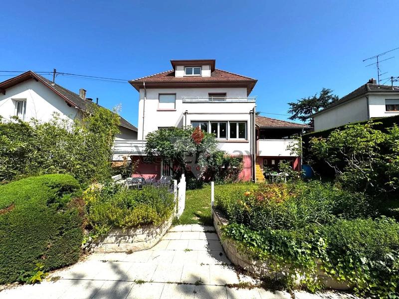 Maison - 215 m² - 8 pièces