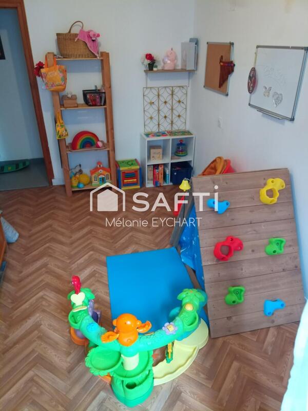 Maison - 185 m² - 8 pièces