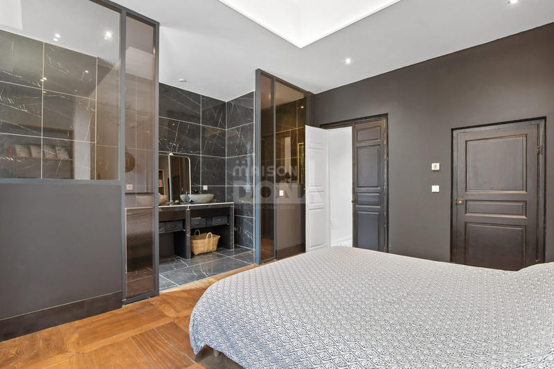 Maison ancienne - 310 m² - 8 pièces