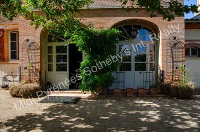 Maison - 580 m² - 16 pièces