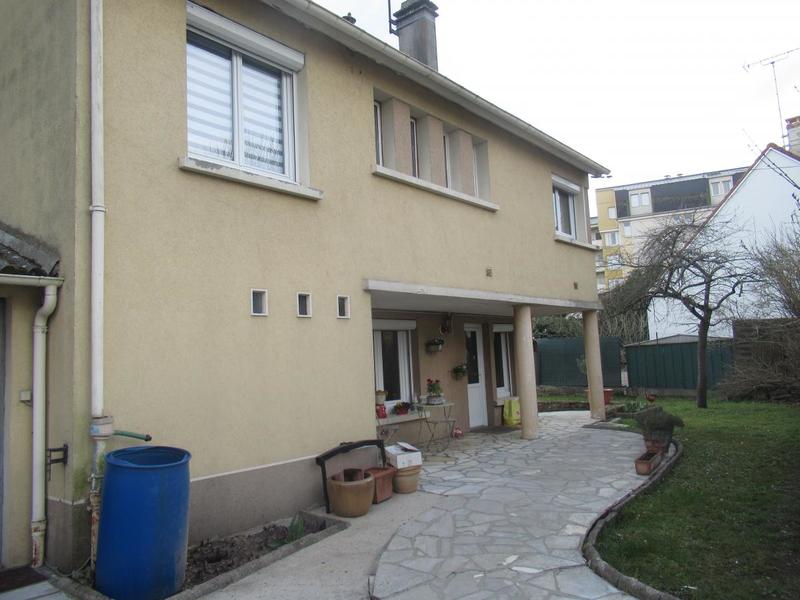 Maison - 140 m² - 10 pièces