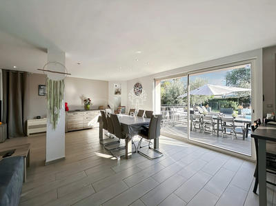 Maison - 137 m² - 5 pièces