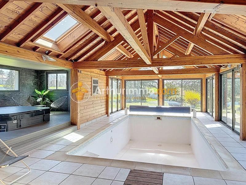 Maison - 370 m² - 5 pièces