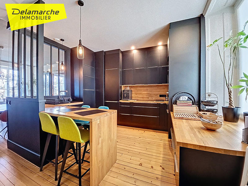 Maison - 325 m² - 11 pièces