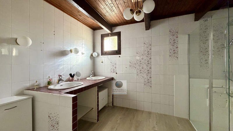 Maison - 208 m² - 7 pièces