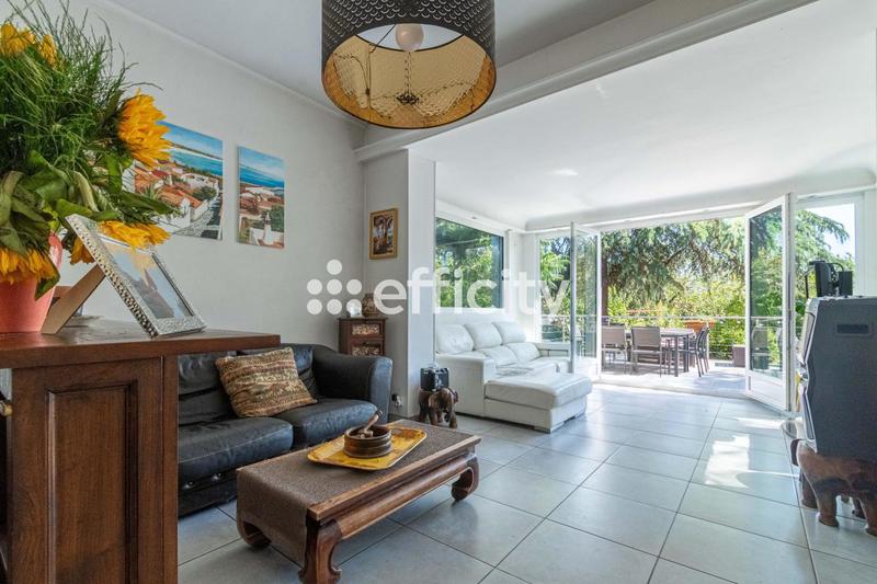 Maison - 182 m² - 8 pièces