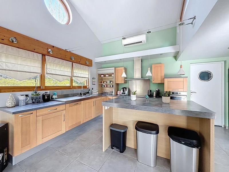 Villa - 180 m² - 6 pièces