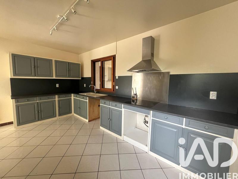 Maison - 246 m² - 9 pièces
