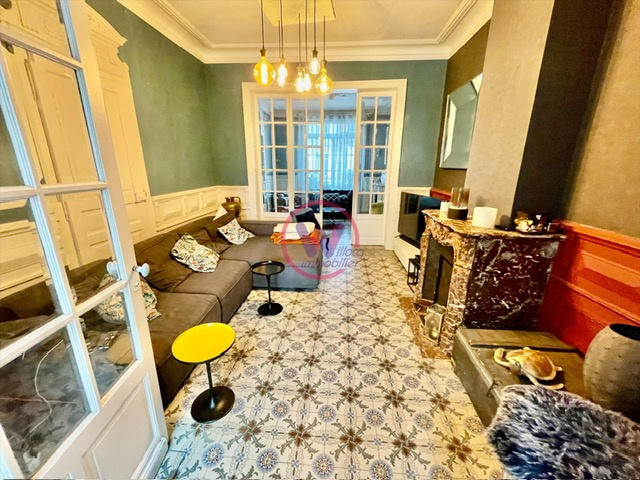 Maison - 207 m² - 9 pièces