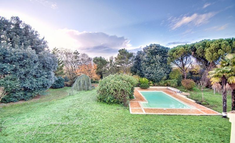 Propriété - 252 m² - 7 pièces