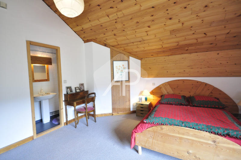 Maison - 251 m² - 10 pièces