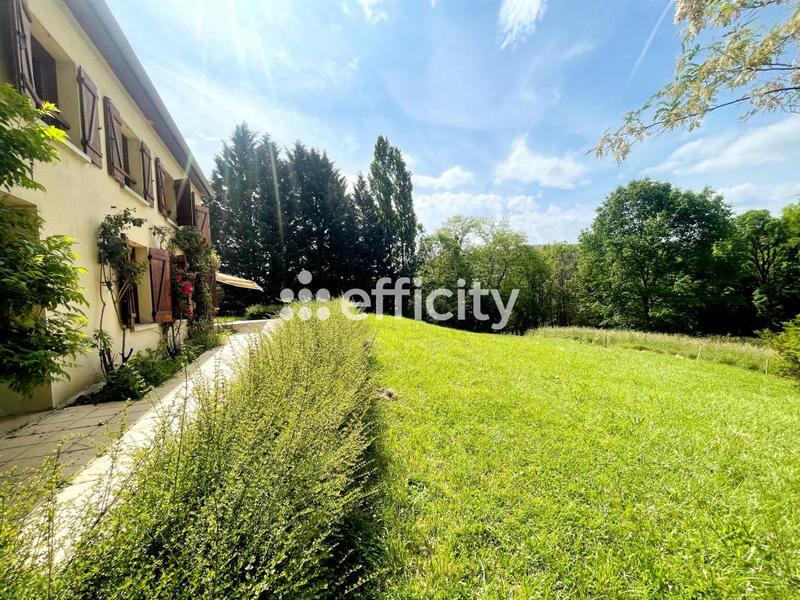 Maison - 225 m² - 7 pièces