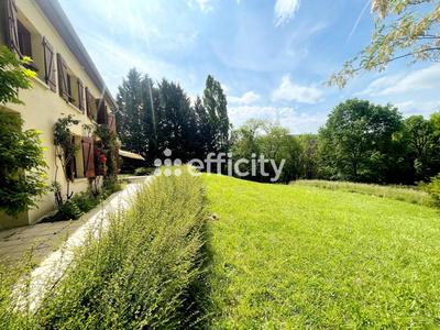 Maison - 225 m² - 7 pièces