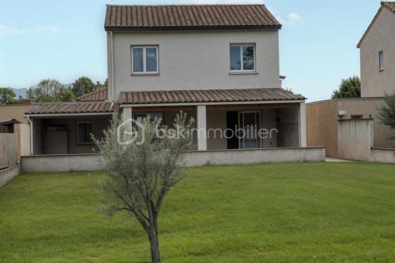 Maison - 93 m² - 4 pièces