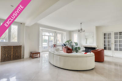 Maison - 307 m² - 9 pièces