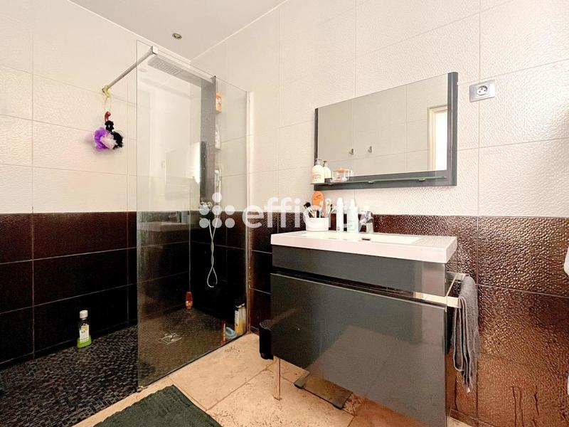 Maison - 305 m² - 7 pièces