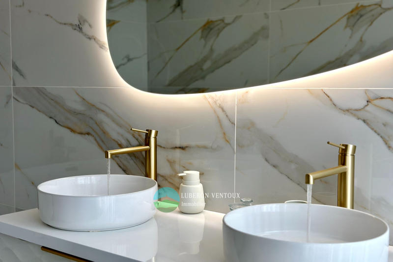 Maison - 246 m² - 8 pièces