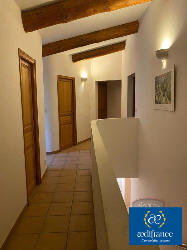 Maison traditionnelle - 231 m² - 9 pièces