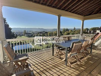 Maison - 308 m² - 9 pièces