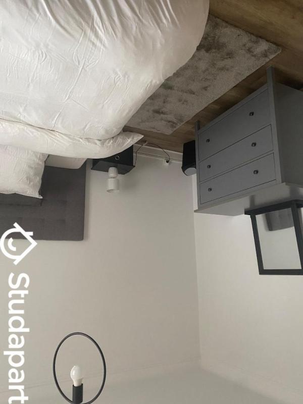 Chambre - 150 m² - 1 pièce