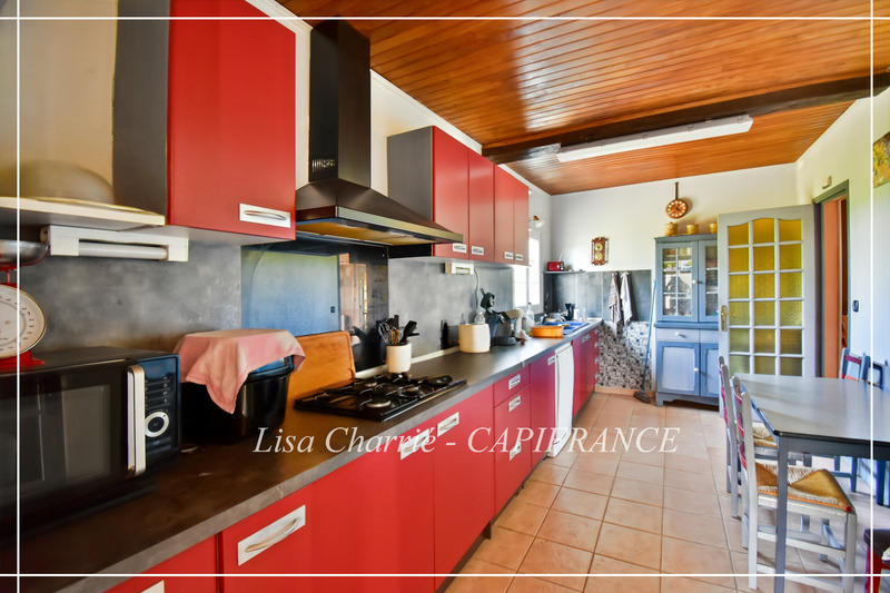 Propriété - 244 m² - 8 pièces