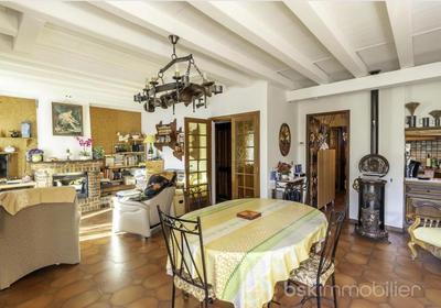 Maison traditionnelle - 187 m² - 7 pièces