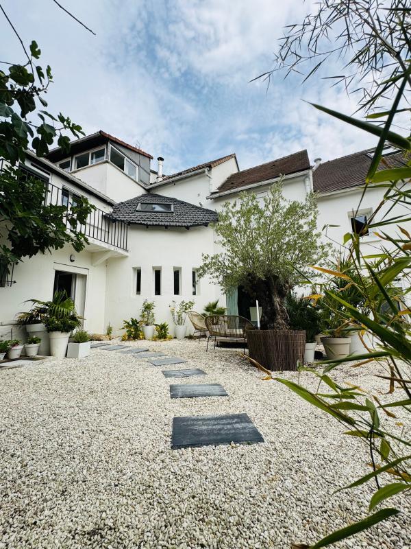 Maison - 280 m² - 7 pièces