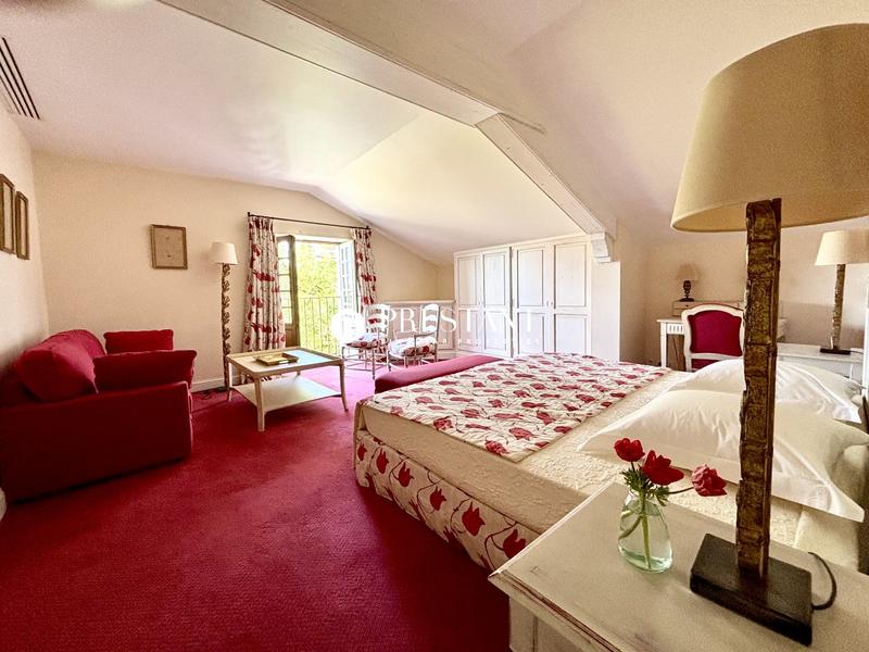 Château - 422 m² - 9 pièces