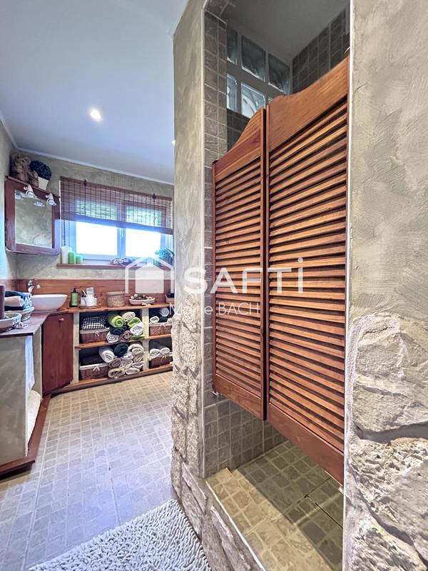 Maison - 240 m² - 5 pièces