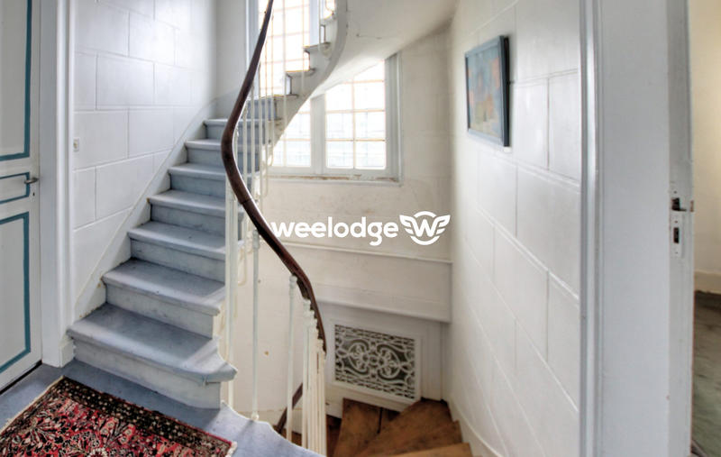 Maison - 232 m² - 12 pièces