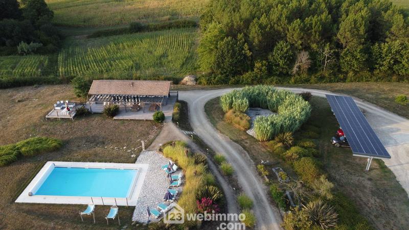 Maison - 737 m² - 20 pièces