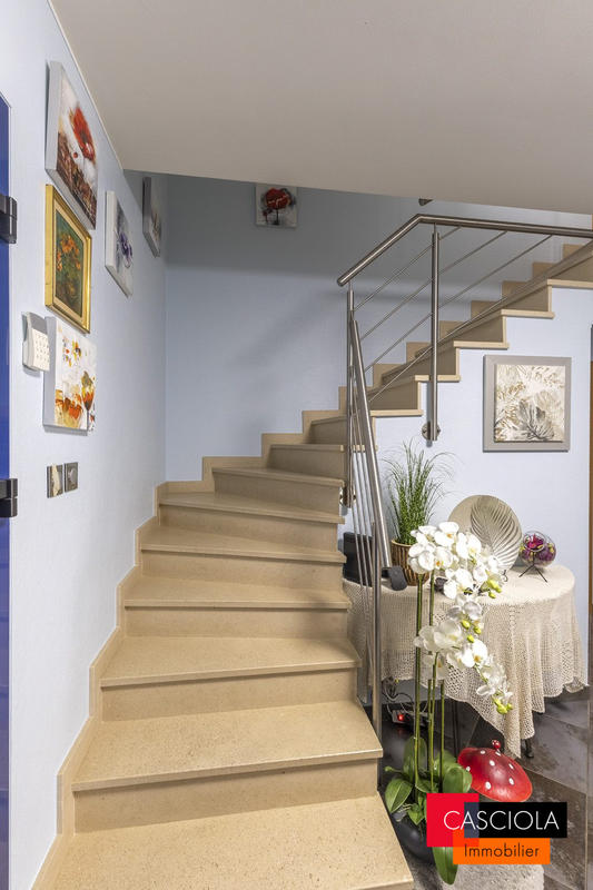 Maison - 212 m² - 9 pièces