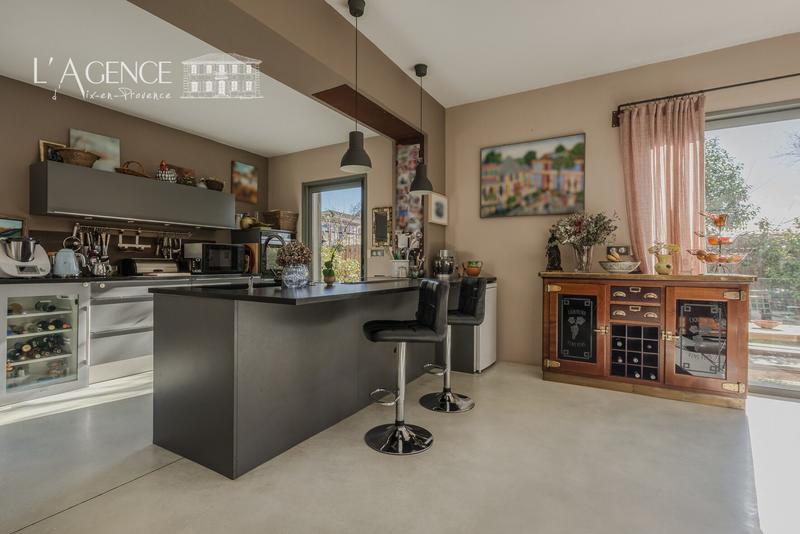 Maison contemporaine - 249 m² - 5 pièces